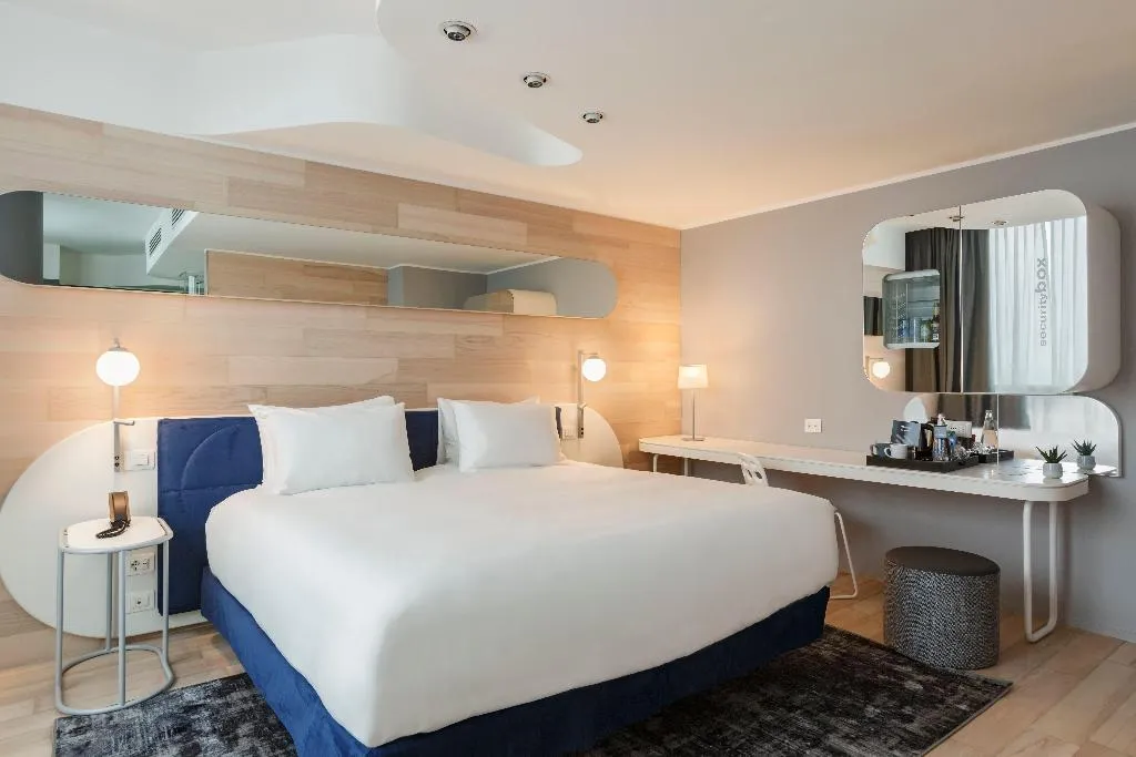 DOUBLE PREMIUM CITY VIEW Room, Voco Milan Fiere, Milan