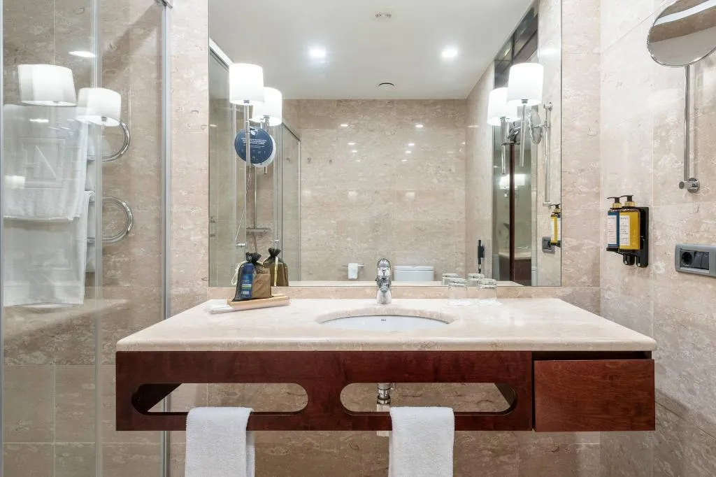 TRIPLE SUPERIOR Room, Eurostars Grand Marina GL, Barcelona