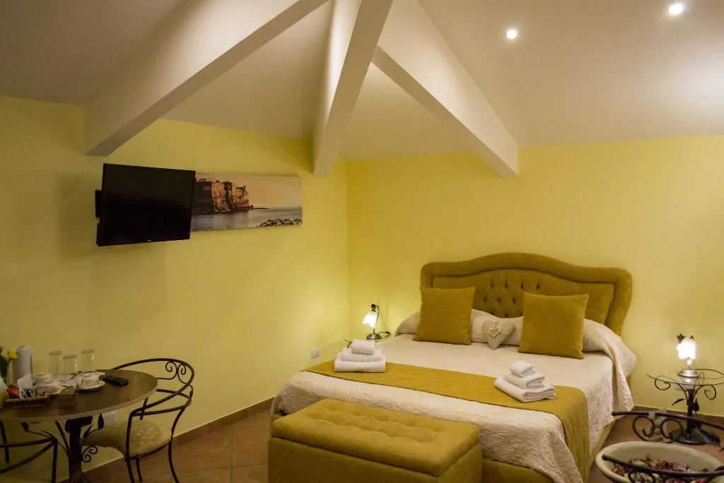 Room, La Gemma, Naples