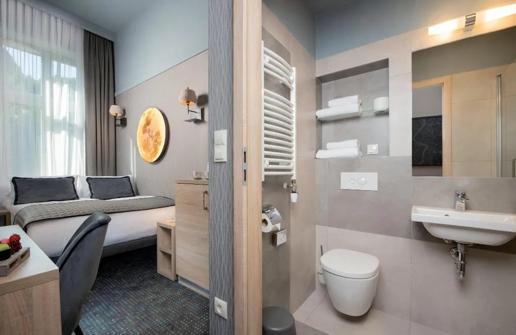 SINGLE ONE BED Room, Leonardo Boutique Hotel Krakow Old Town, Krakow