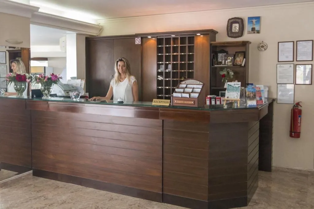 Lobby, Porto Alegre, Crete