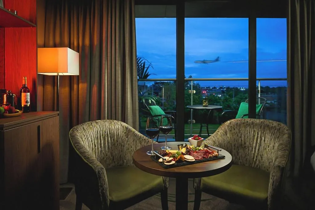 DOUBLE DELUXE KING BED Room, Carlton Hotel Dublin Airport, Dublin