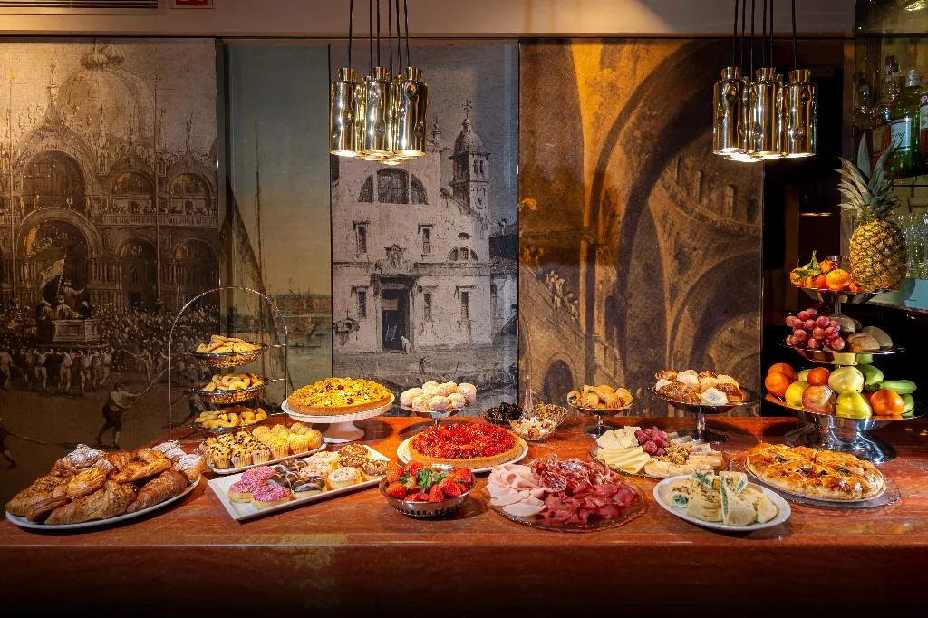 Bar, Palazzetto Madonna, Venice