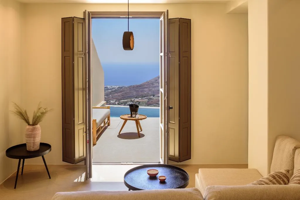 SUITE SUPERIOR WITH PRIVATE POOL Room, Elessa Hotel, Santorini