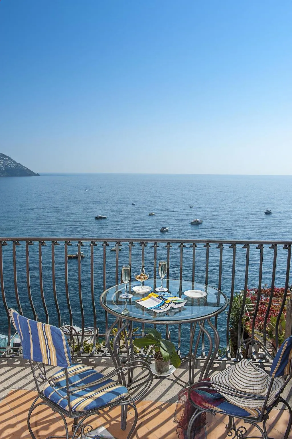 Room, Miramare, Naples