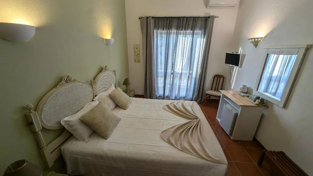 Double or Twin CLASSIC Room, Casa Rosa Montes, Algarve