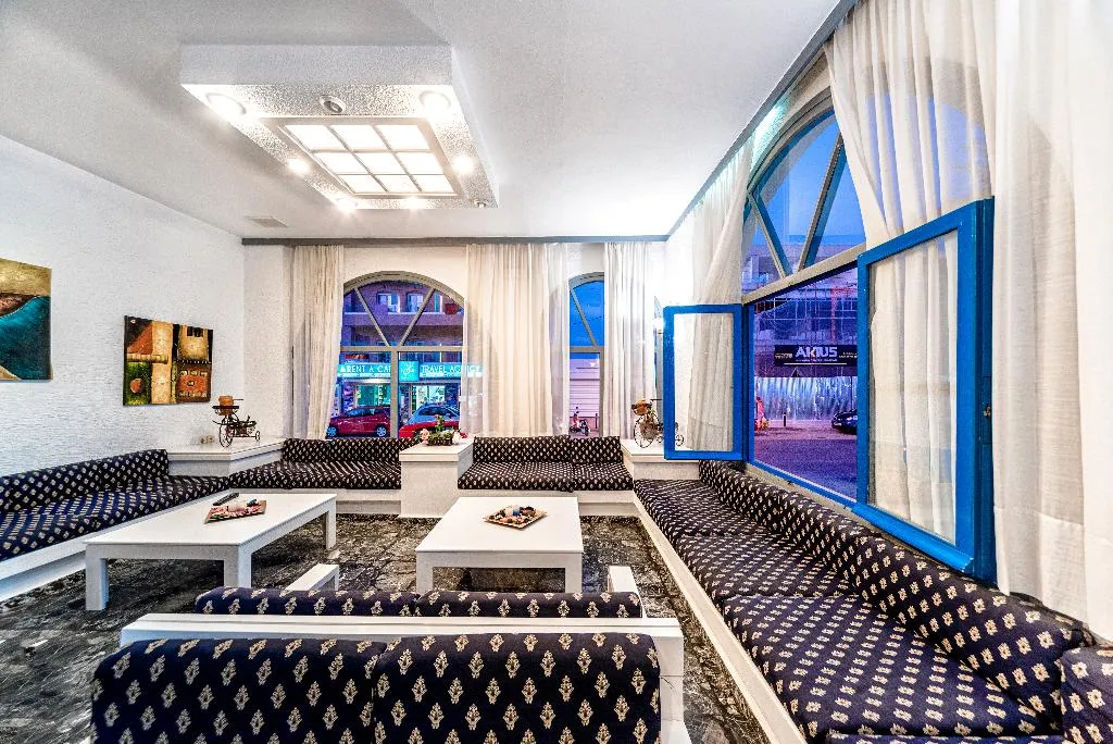 Lobby, Iro, Crete