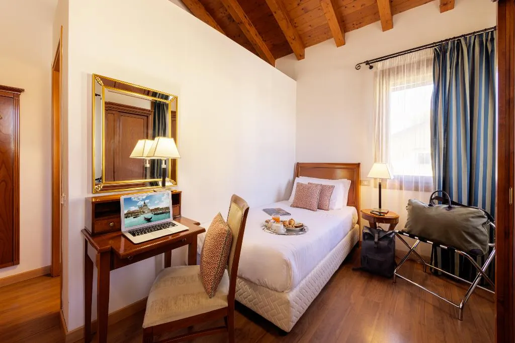 SINGLE STANDARD Room, Venice Resort Airport Hotel, Venice