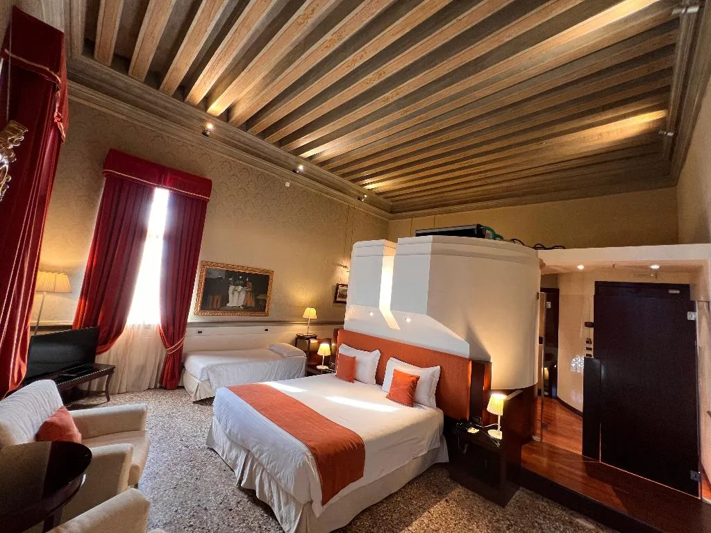 JUNIOR SUITE STANDARD Room, Ruzzini Palace, Venice