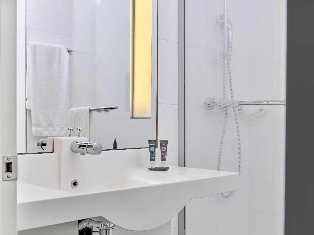 DOUBLE SUPERIOR WITH DOUBLE BED Room, Novotel Milano Linate Airport, Milan