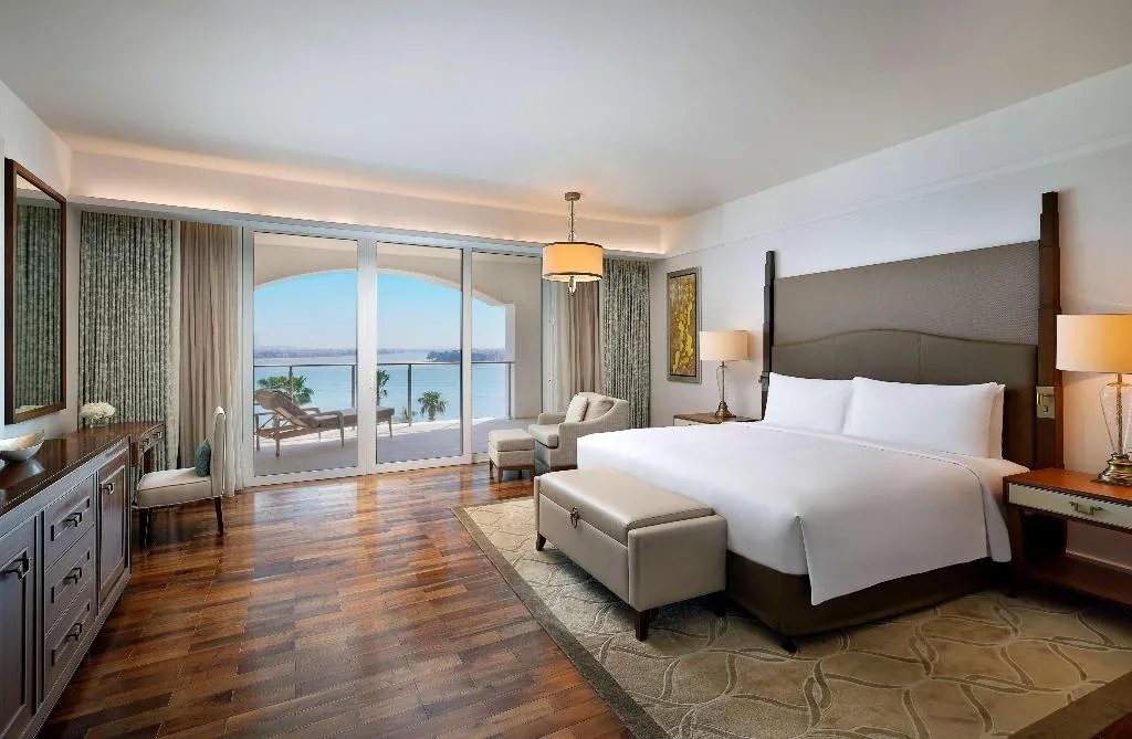 SUITE CLUB Room, Waldorf Astoria Dubai Palm Jumeirah, Dubai