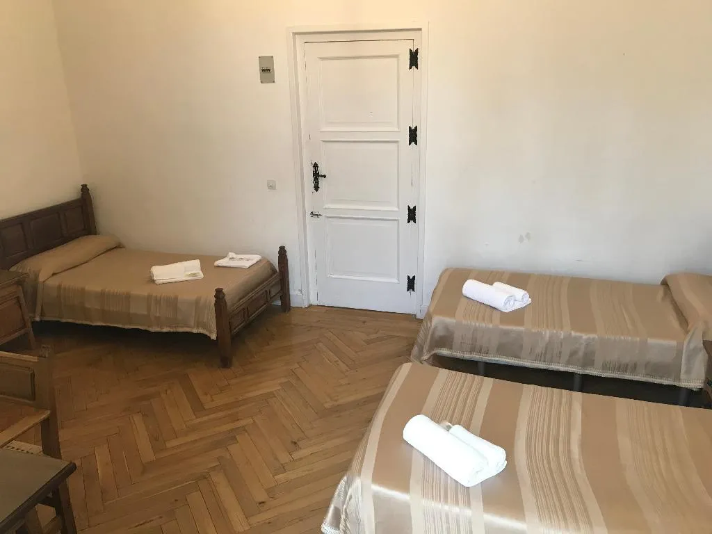 TRIPLE STANDARD Room, Hospederia Santa Cruz, Madrid
