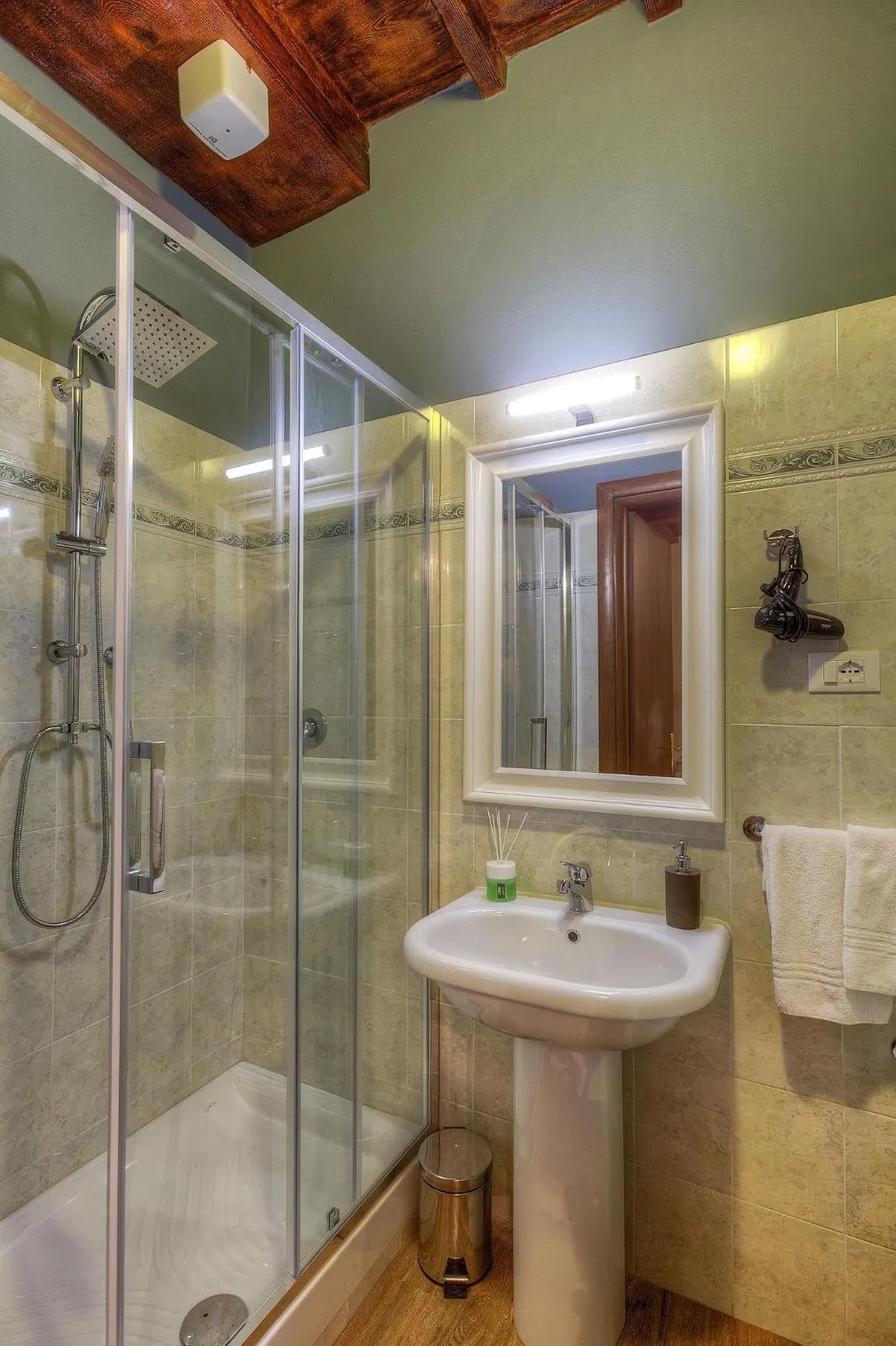 DOUBLE QUEEN SIZE BED Room, Home Boutique Santa Maria Novella, Florence