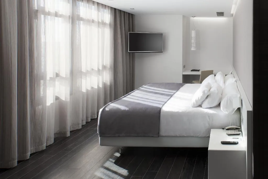 Room, NH Castellón Mindoro, Valencia