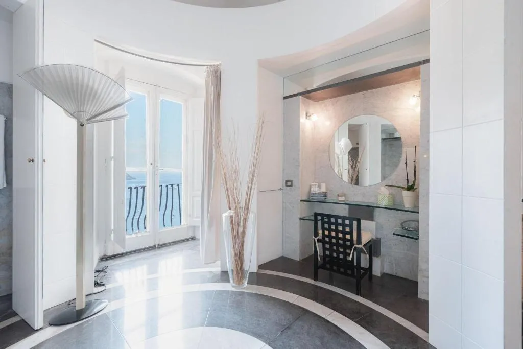 SUITE SEA VIEW KING BED Room, Villa Magia, Naples