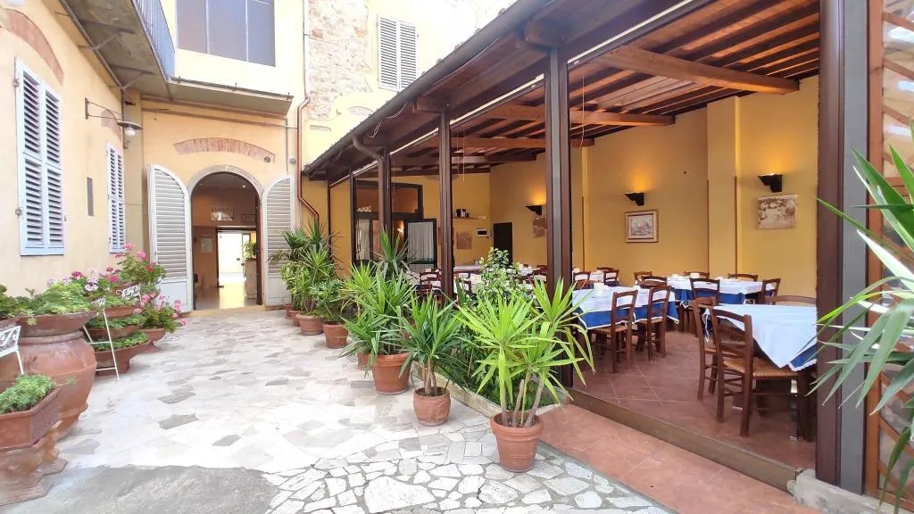 Terrace, Rita Major, Florence