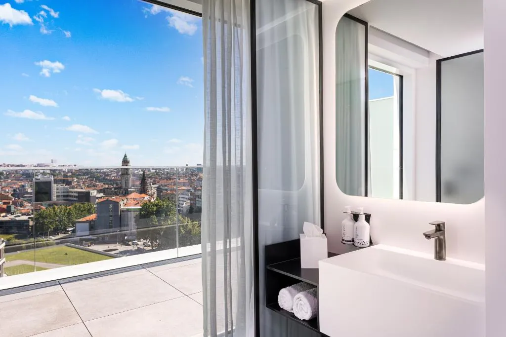 DOUBLE SINGLE USE SUPERIOR QUEEN BED Room, Yotel Porto, Porto