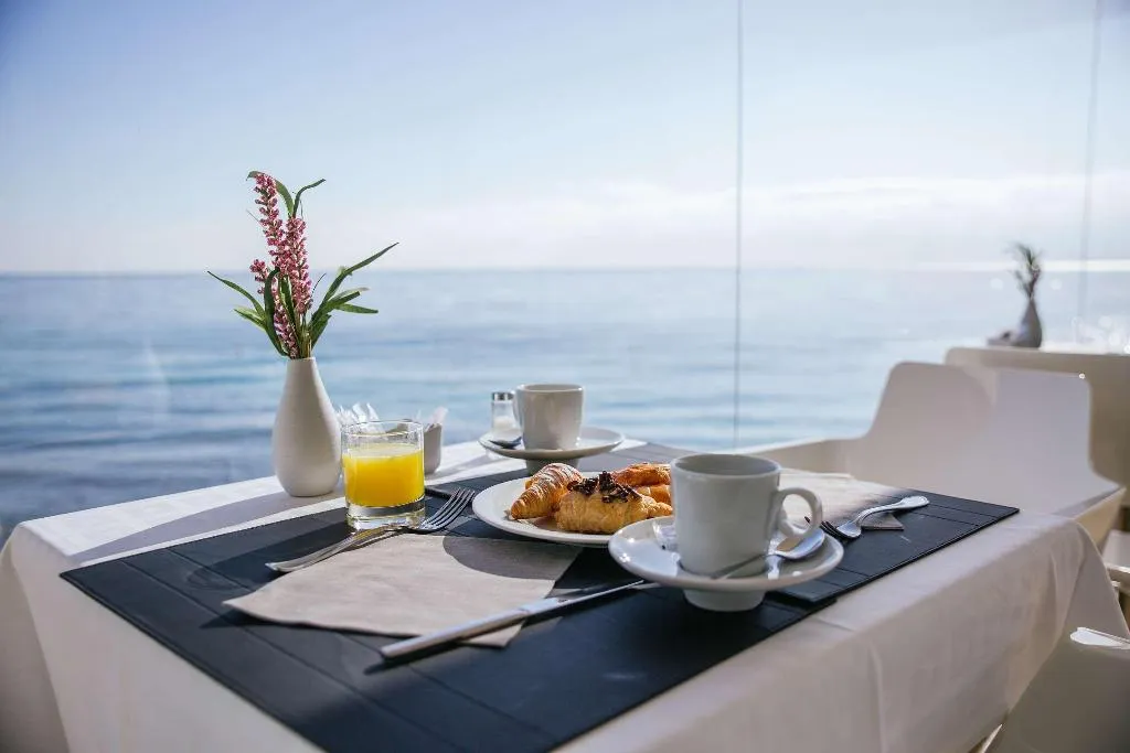 Restaurant, Suit d M correct code to use 3695, Costa Blanca