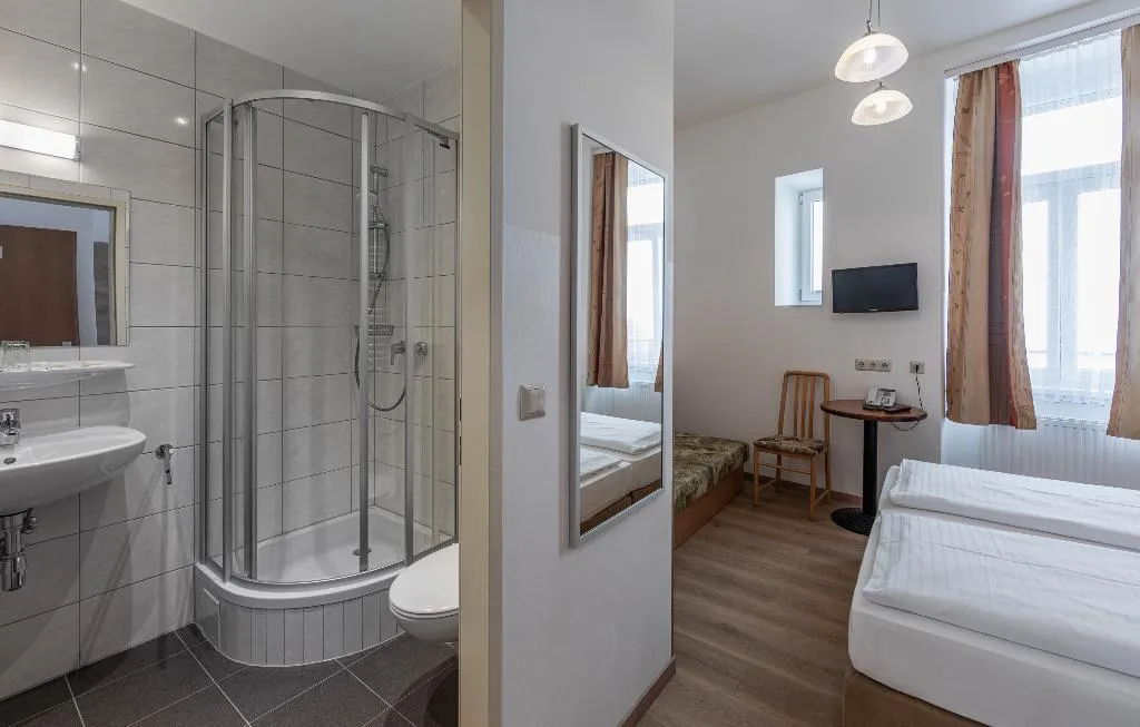 DOUBLE STANDARD Room, Hotel Terminus, Vienna