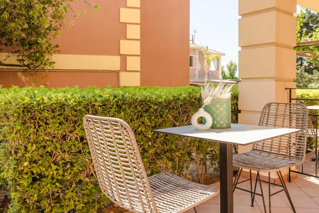 TWIN WITH DOUBLE BED Room, Makis Hotel, Kefallinia