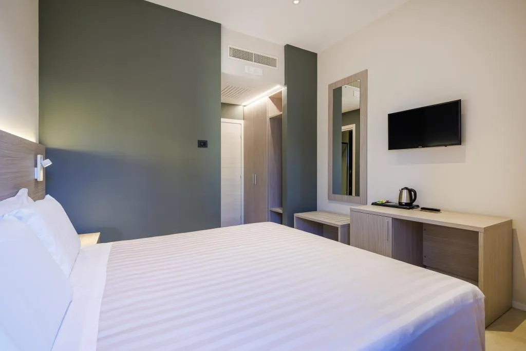 Room, Casa San Giuseppe (Roma San Giovanni), Naples