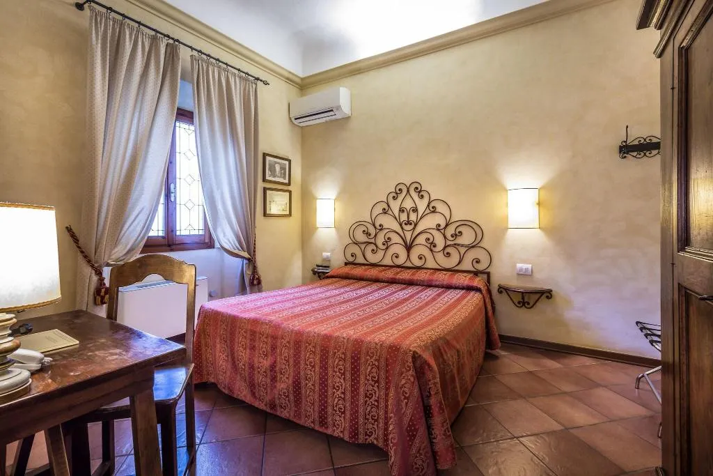TWIN STANDARD Room, Mario's, Florence