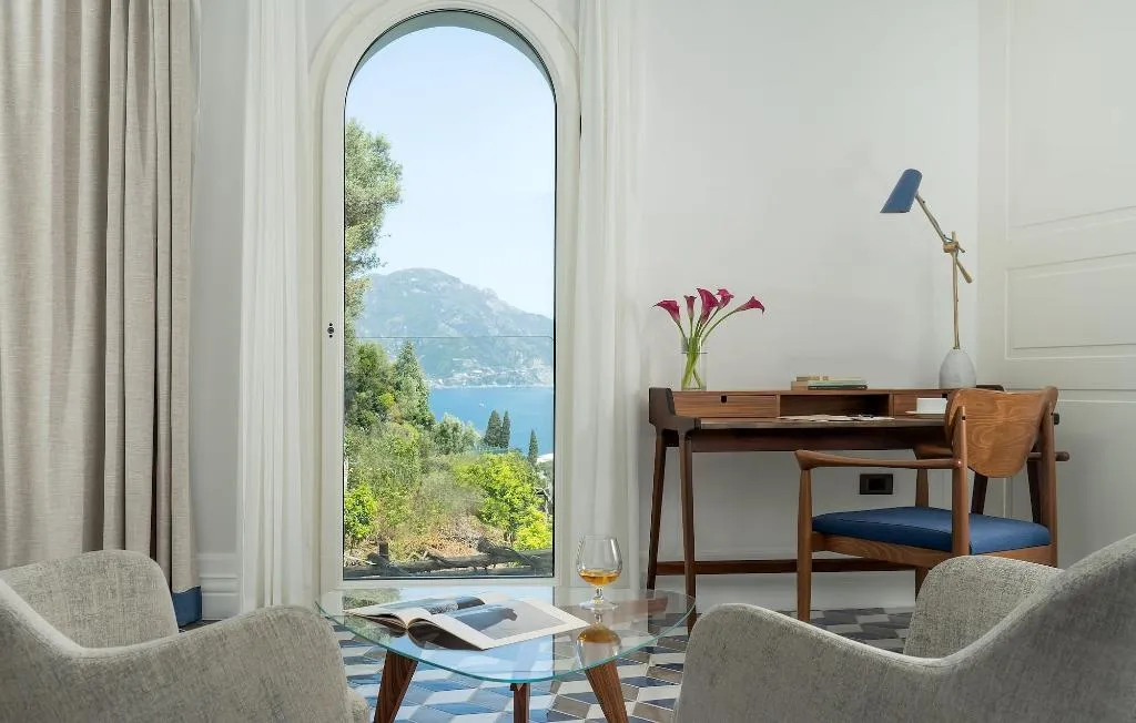 Room, Borgo Santandrea, Naples