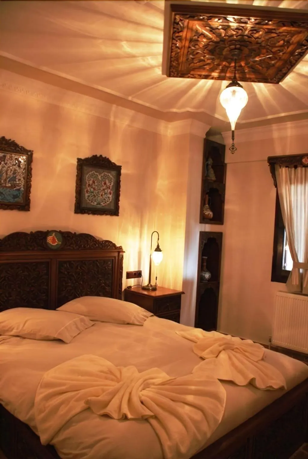 Room, Nilya, Izmir