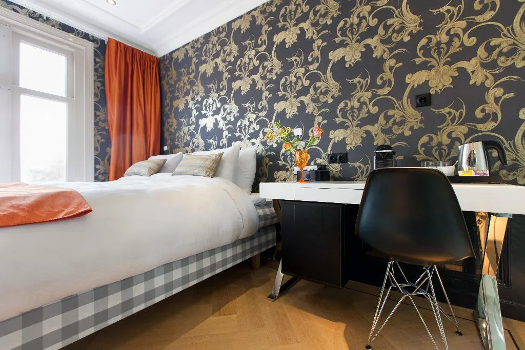 DOUBLE DELUXE CANAL VIEW Room, Amsterdam Canal Hotel, Amsterdam