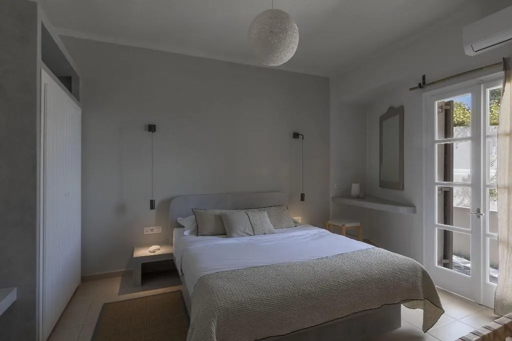 FAMILY ROOM THREE BEDS Room, Grand View Hotel, Santorini