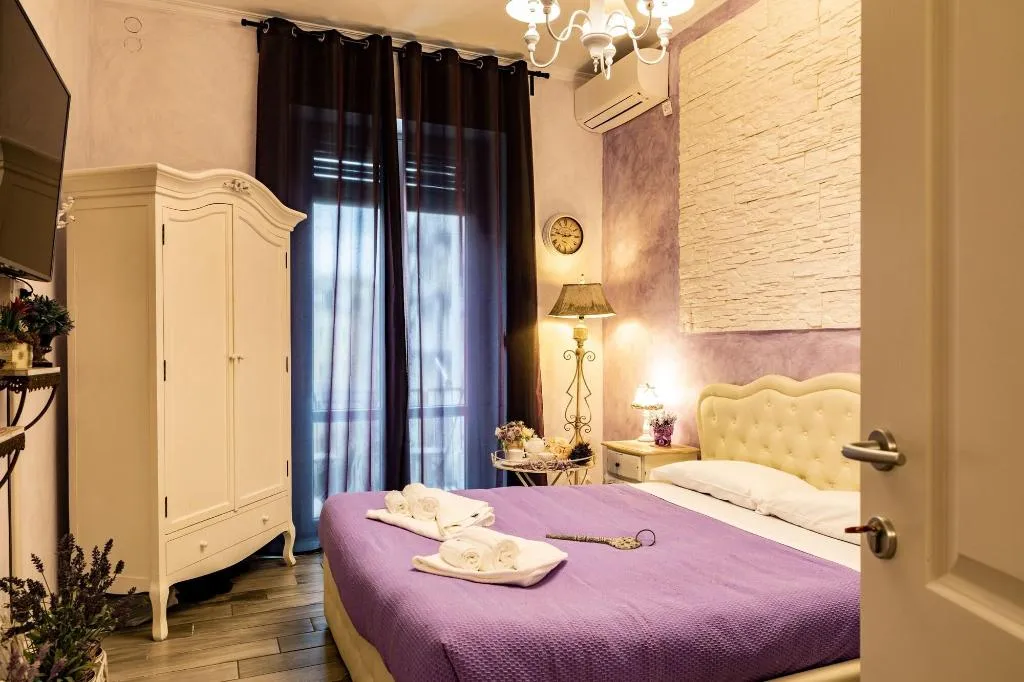 Room, Romantic Dreams, Naples
