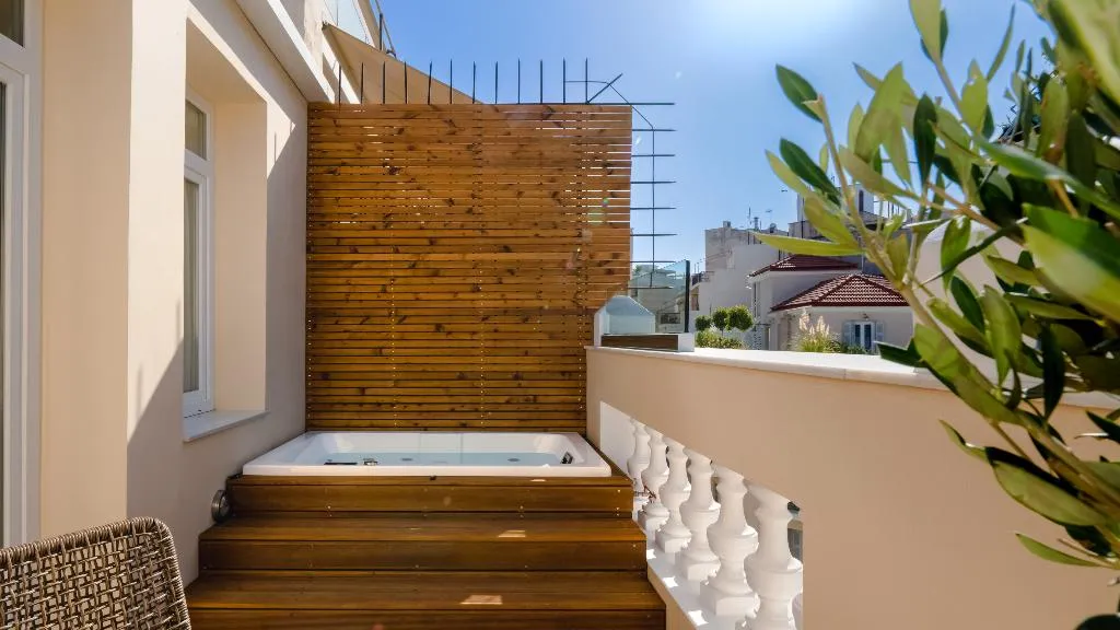 SUITE WITH JACUZZI Room, Praxitelous Luxury Suites, Athens