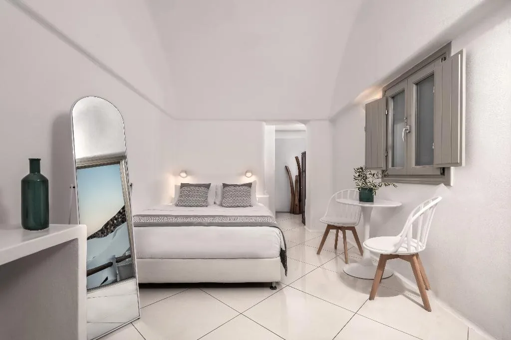 JUNIOR SUITE WITH DOUBLE BED Room, Caldera Premium Villas, Santorini