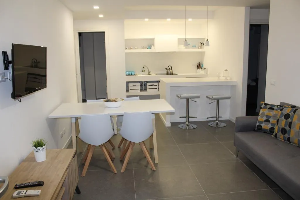 APARTMENT WITH TERRACE Room, Residence Cala Azzurra, Palermo