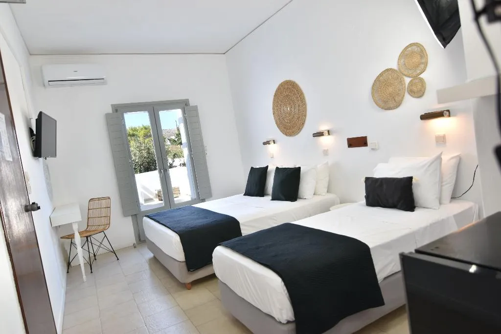 TRIPLE GARDEN VIEW Room, Aegeeis Santorini, Santorini