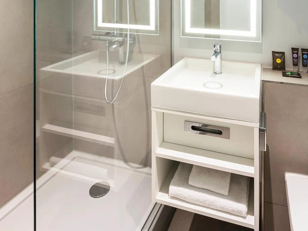 DOUBLE QUEEN SIZE BED Room, Novotel Amsterdam City, Amsterdam