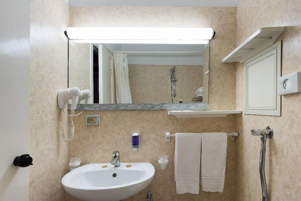 Room, Saracen Sands Hotel & Congress Centre, Palermo