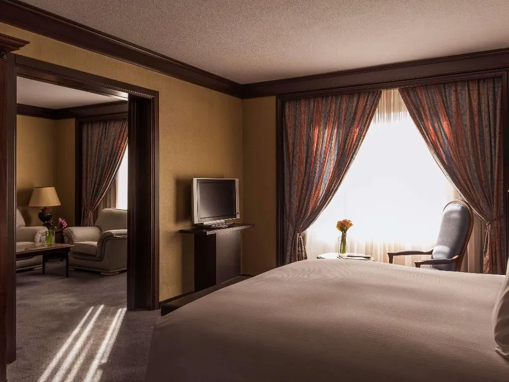 SUITE DELUXE KING BED Room, Pullman Madrid Airport Feria, Madrid