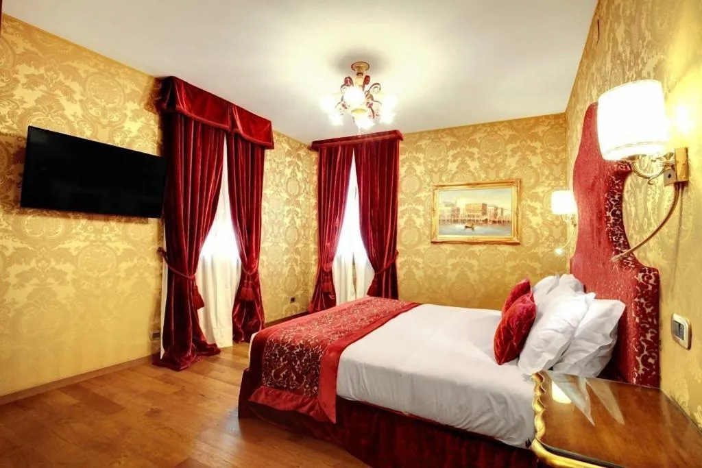Room RUN OF HOUSE Room, Casanova, Venice