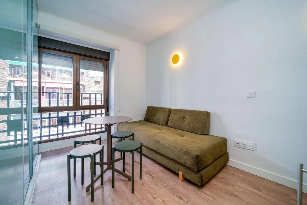 Room, Angelitomad, Madrid