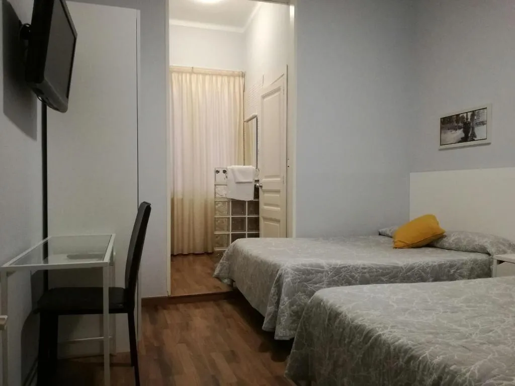 Room, Hostal Lesseps, Barcelona