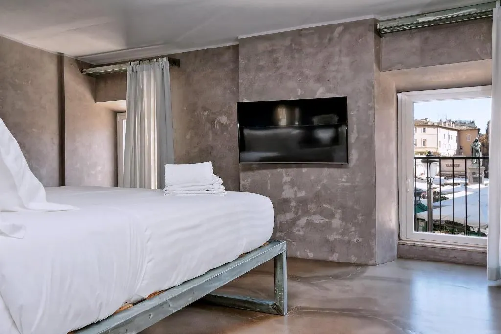 Room, Mama's Home Rome, Rome