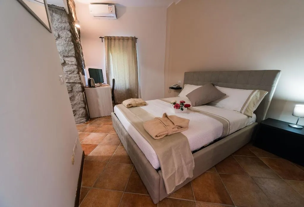 Room, Le Undici Rose, Rome