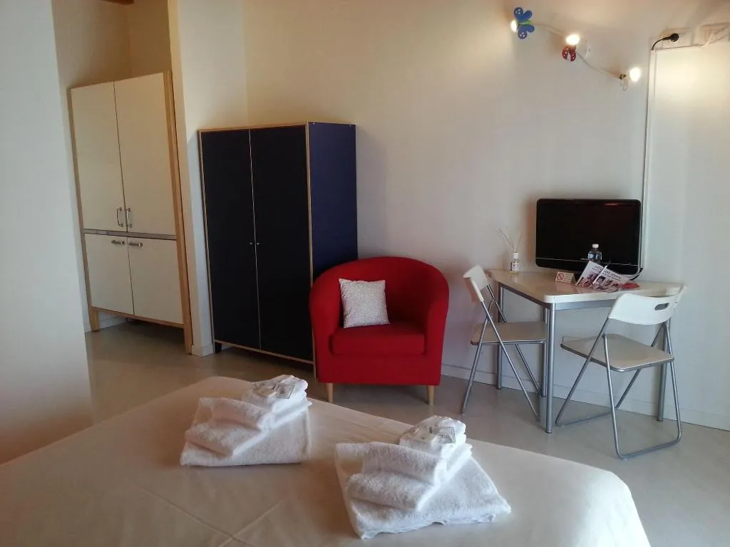 Room, Il Girasole, Milan