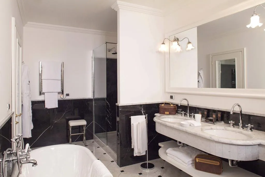JUNIOR SUITE CLASSIC Room, Baglioni Hotel Luna, Venice