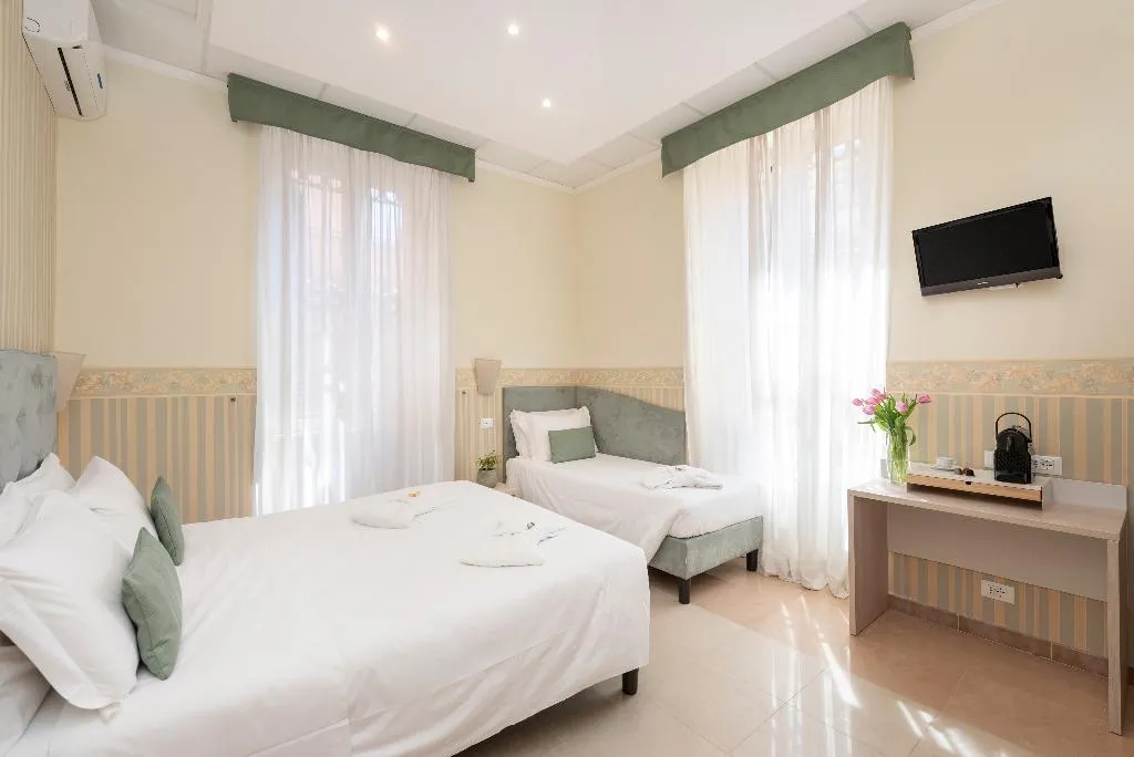 TRIPLE SUPERIOR Room, Parker, Rome