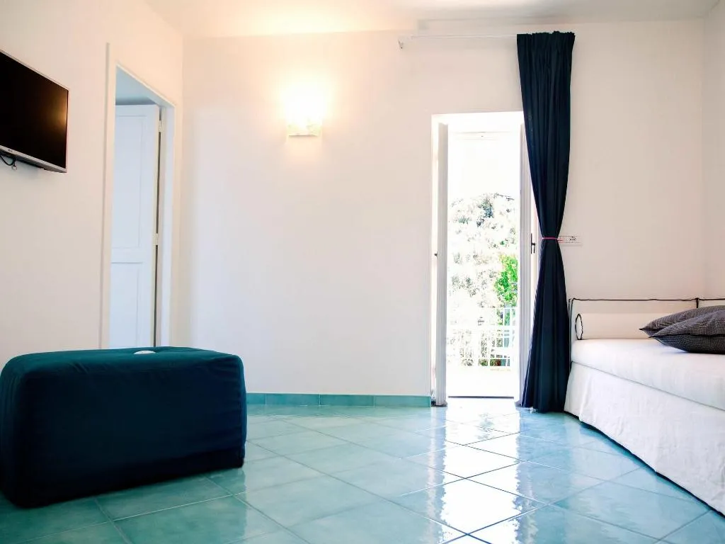 Room, Antonio Massa Lubrense, Naples