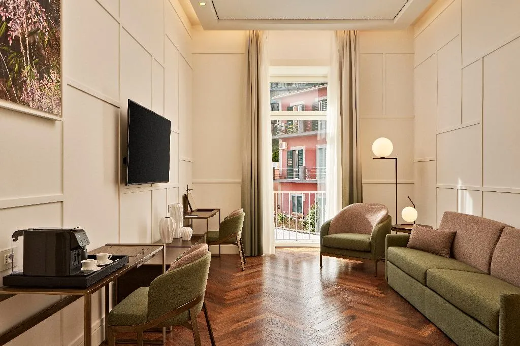 FAMILY ROOM STANDARD Room, de Bonart Naples-Curio Collection by Hilton, Naples