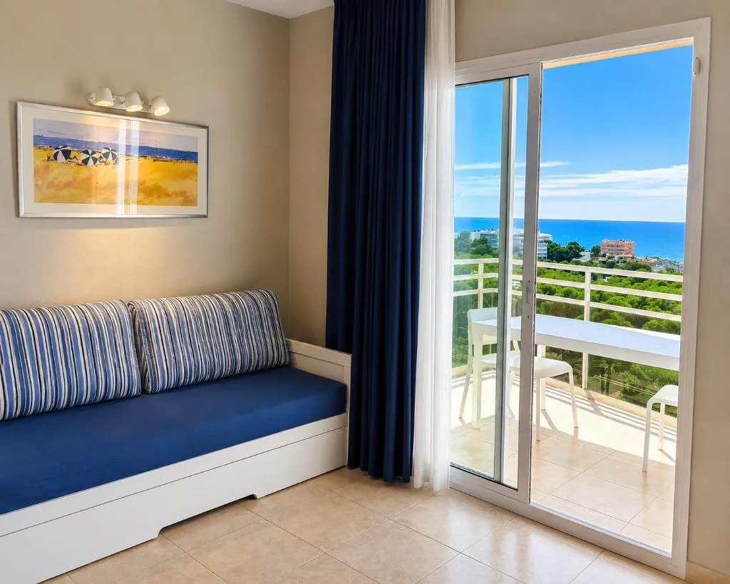 APARTMENT SEA VIEW TWO BEDROOMS Room, SunClub Salou, Costa Dorada