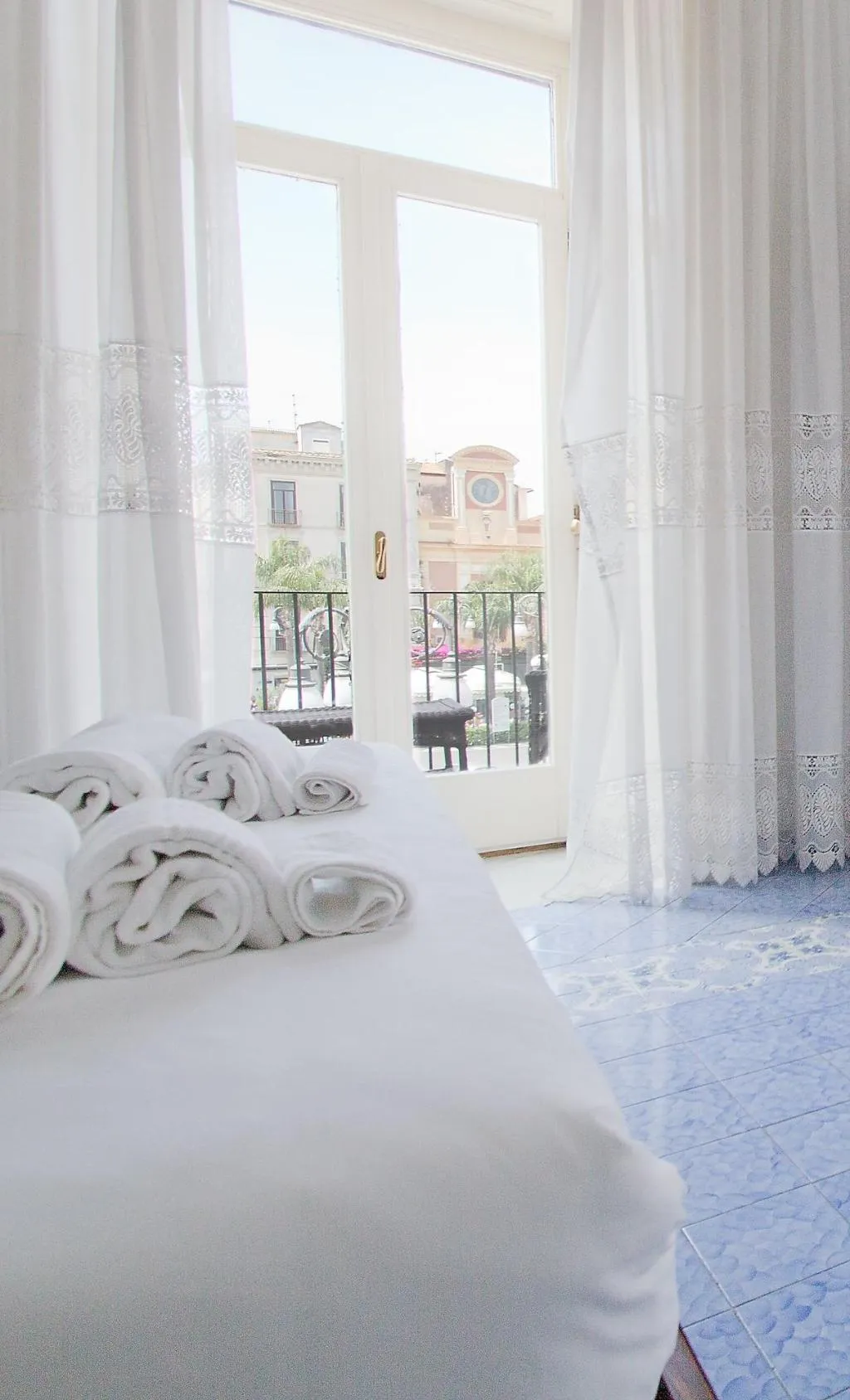 Room, Piazza Tasso B B, Naples